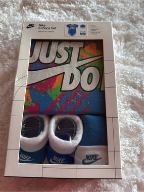 Baby Nike Gift Set
